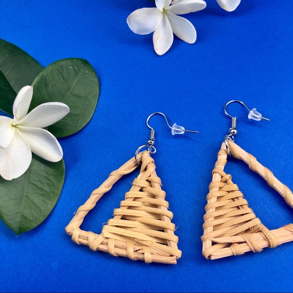 • NWOT! Handmade Wicker Earrings • - Picture 3 of 8